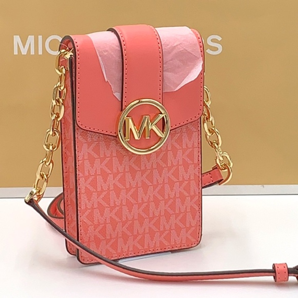 Michael Kors Carmen Small Logo
Smartphone Crossbody Grapefruit signature color